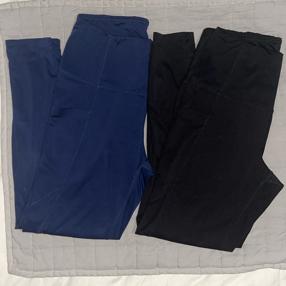 Women’s high-rise ankle legging bundle Size M
Blue and black